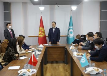 Kırgızistan Dışişleri Bakanı Kazakbayev, Türkiye’deki Kırgızlar ile görüştü