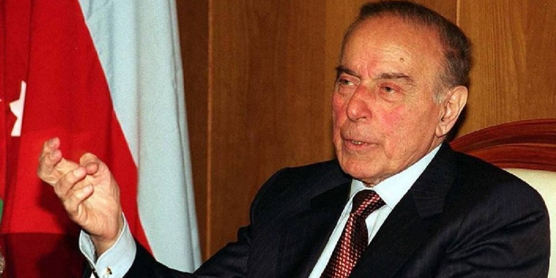 Azerbaycan’ın eski Cumhurbaşkanı Haydar Aliyev, vefatının 17. yılında anılıyor.