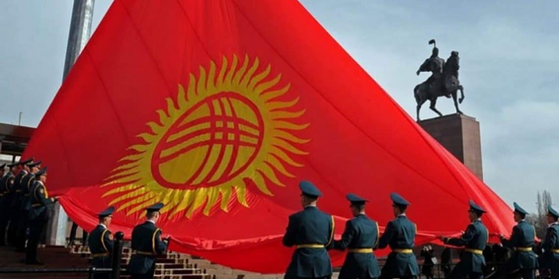 Kırgızistan Anayasa Odası, parlamentonun görev süresinin uzatılmasını öngören kanunun iptal istemini reddetti.