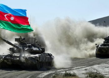 Azerbaycan’da Oğlu Savaştan Dönen Baba Şükür Secdesi Yaptı
