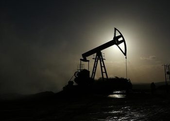 Kazakistan ve Rusya günlük petrol üretimini 75 bin varil artıracak